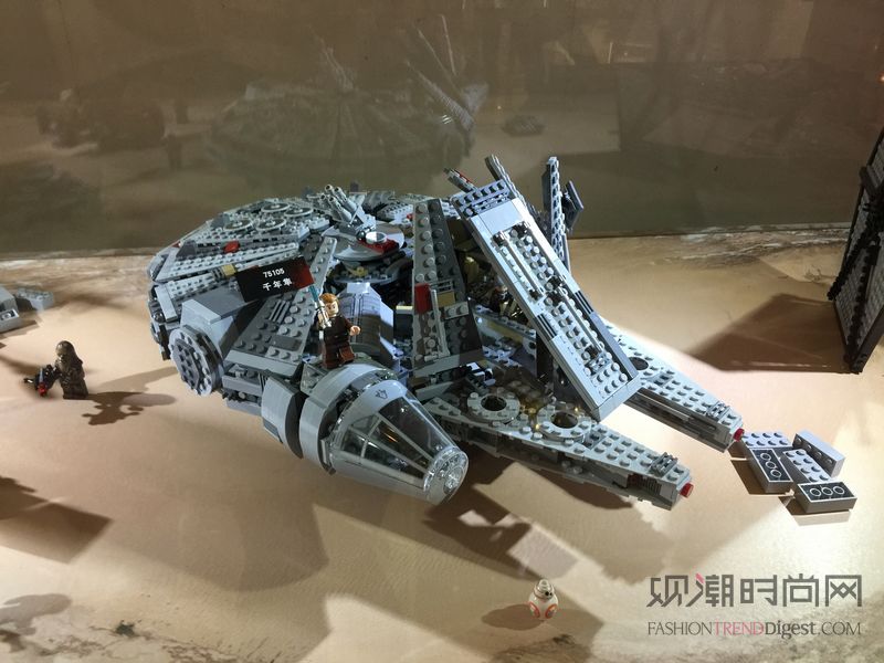 博物館級當代藝術(shù)經(jīng)典角色雕塑、2.4米高樂高R2-D2機器人首度中國內(nèi)地展出