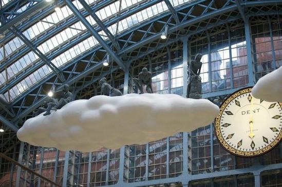 Cloud I Meteoros，圣潘克拉斯火車站的飄浮雕塑